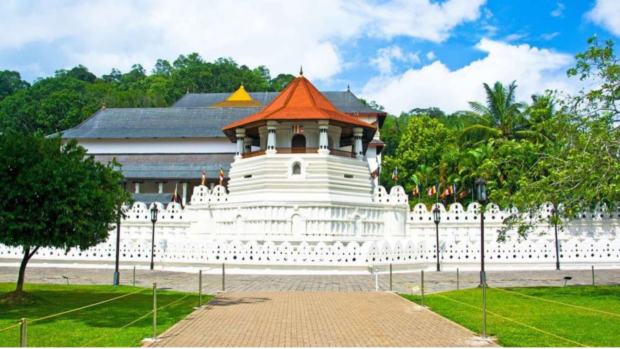 Why This Means More Than You Think – Kandy and the Temple of the Tooth Relic