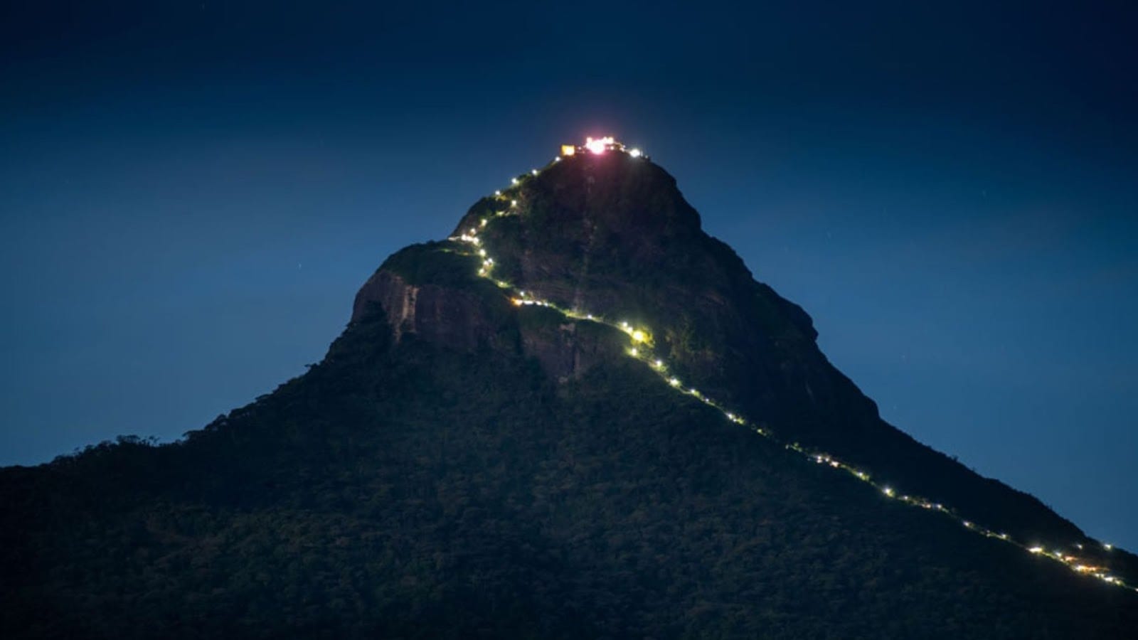 The Moment Everything Changes – Sunrise at Adam’s Peak