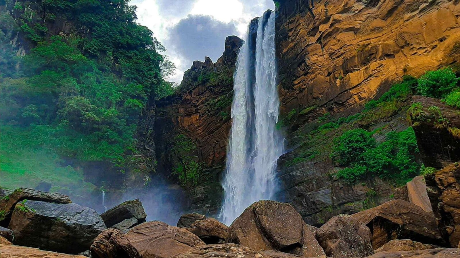 Stop 4: St. Clair's Falls – "Little Niagara" With Sri Lankan Soul – Chasing Waterfalls