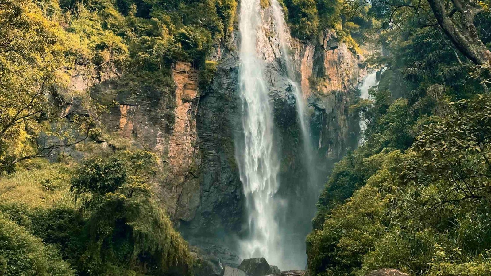 Stop 4: St. Clair's Falls – "Little Niagara" With Sri Lankan Soul – Chasing Waterfalls