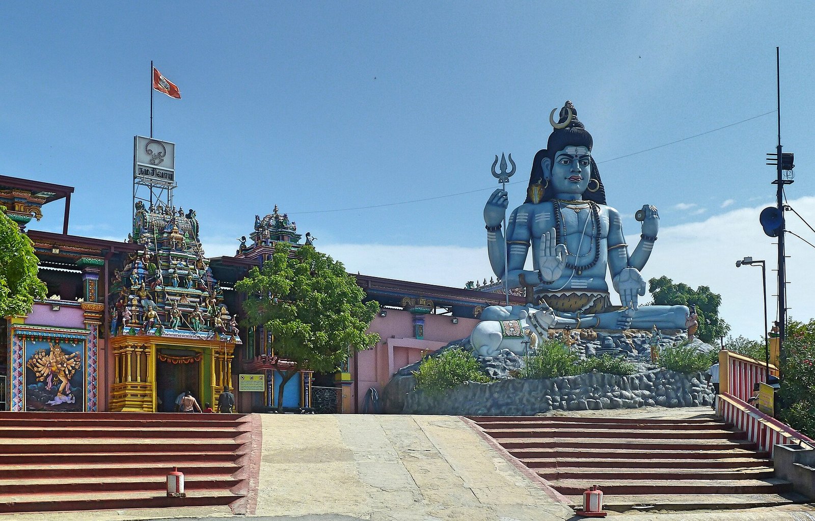 Koneswaram Temple and its large Shiva statue on Swami Rock, Trincomalee