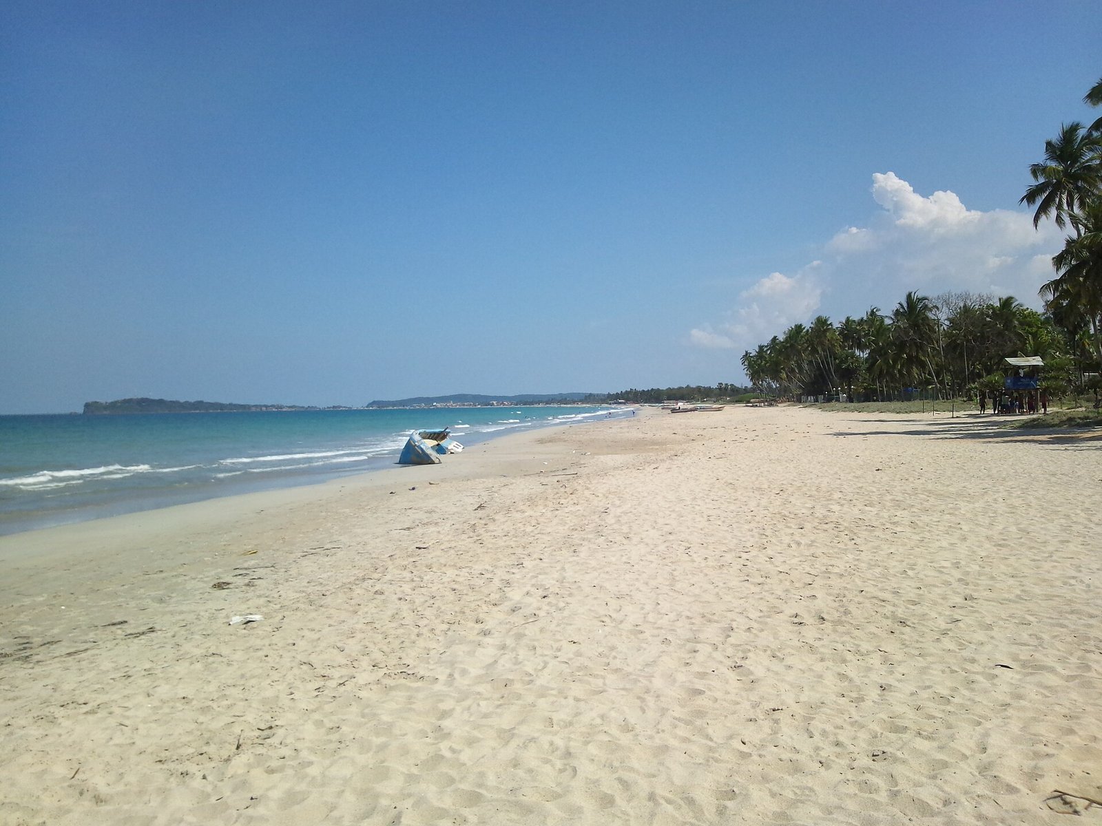 Empty stretch of Uppuveli beach in Trincomalee