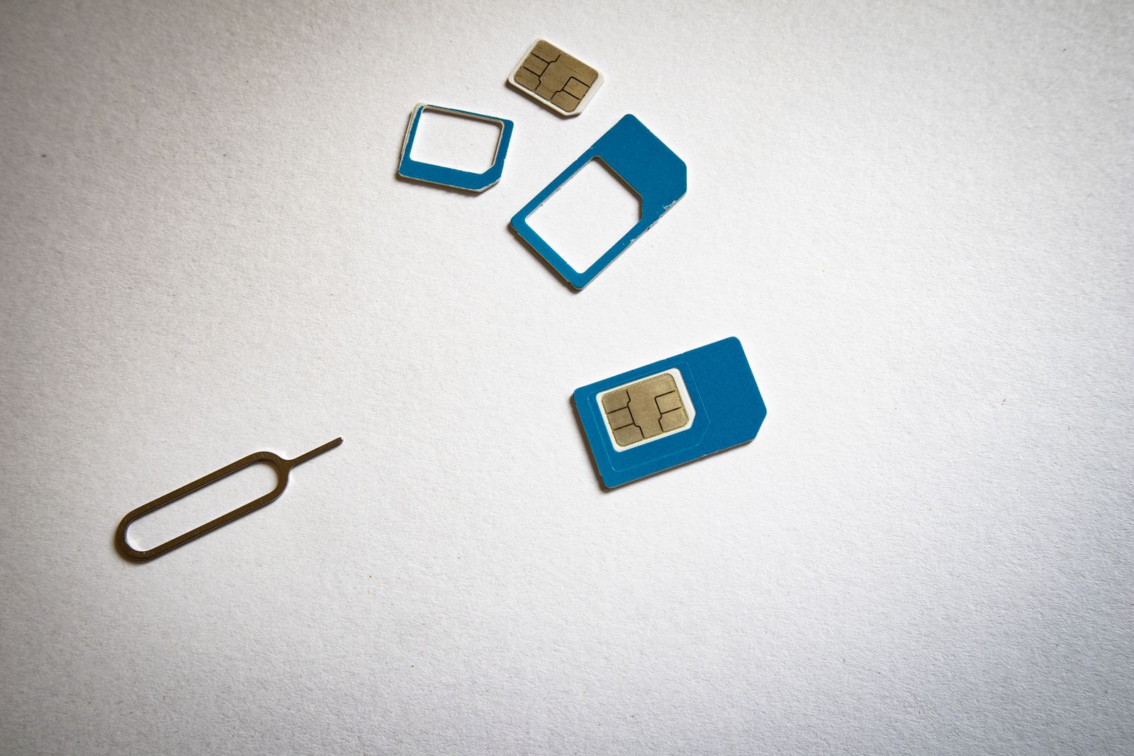 SIM cards and ejector tool — choosing the right network in Sri Lanka