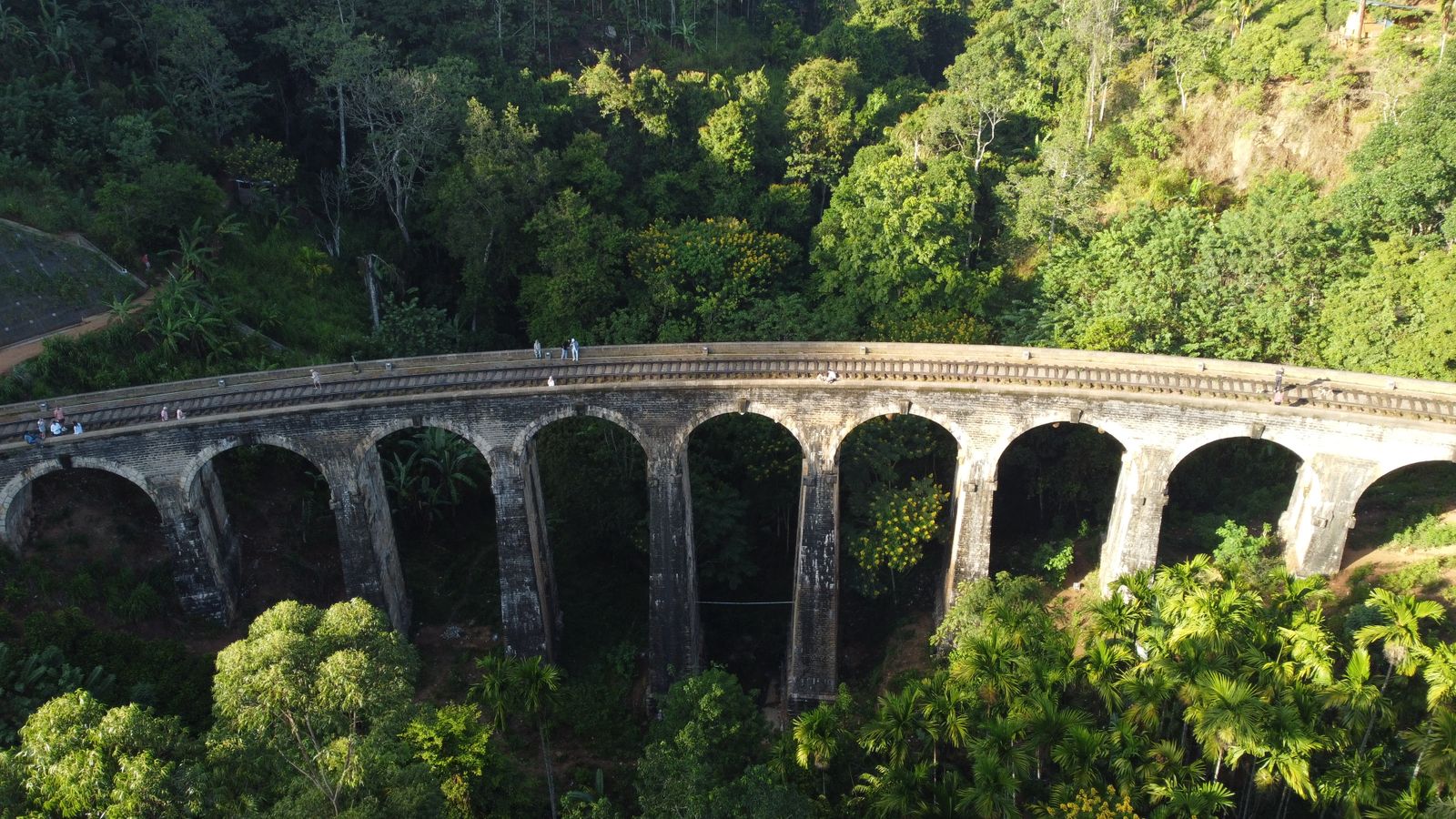 Aerial view of the Nine Arches Bridge amidst green forest in Ella, Sri Lanka